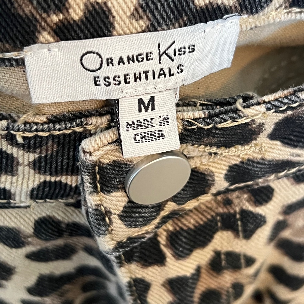 Leopard Print Boyfriend Jeans - Picture 3 of 4